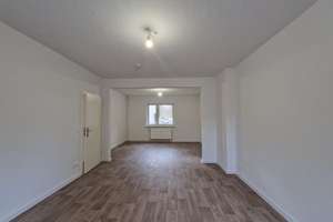 Weihnachten im neuen Haus?***Frisch renoviertes Reihenhaus mit 3 Zimmern in ruhiger Lage! – Weimarer Straße 18, 39122 Westerhüsen, Magdeburg – Vorschaubild 2