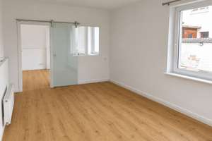 Sanierte Erdgeschoss-Wohnung mit Einbauküche, modernes Bad – Königsstraße 72, 41236 Rheydt, Mönchengladbach – Vorschaubild 2