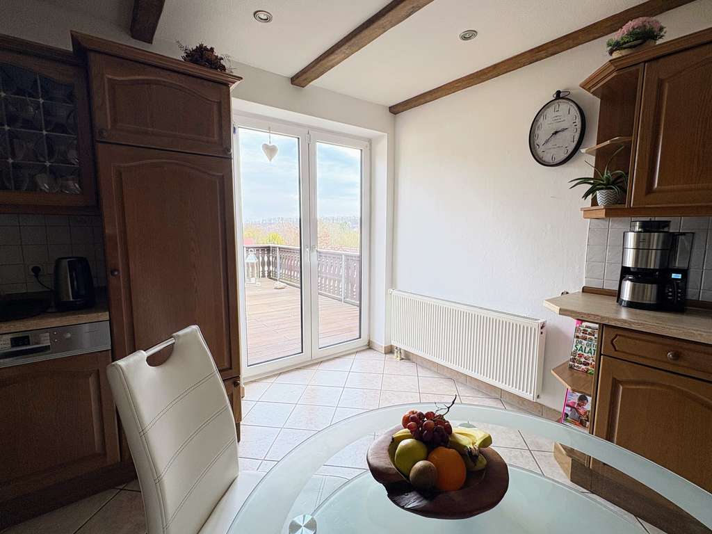 Immobilie in Dingelstädt - Großzügiges Familienhaus mit Garten, Weitblick & separatem Wohnbereich - provisionsfrei - Bild 2