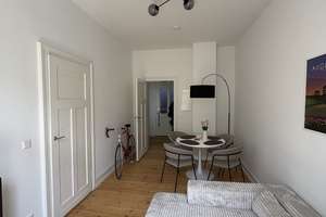 Schöne 2-Zimmer-Altbauwohnung mit Balkon & neuer Küche in zentraler Lage – 60326 Gallus, Frankfurt am Main – Vorschaubild 3