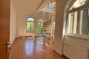 Exklusives Wohnen am Waldrand mit City-Flair. 2,5 Zimmer Maisonette
