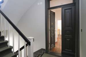 Altbau-Juwel mit Seltenheitswert: Klassischer Charme trifft maximale Gestaltungsfreiheit – Wilmersdorfer Straße 106, 10629 Charlottenburg, Berlin – Vorschaubild 2