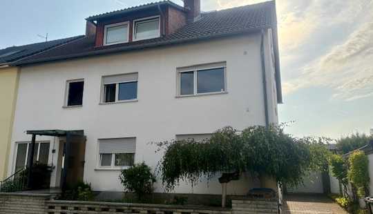 Bild von Investieren mit Substanz: Dreifamilienhaus in ruhiger Lage von Dietzenbach-Steinberg