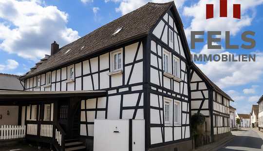 Bild von Riesiges Fachwerkhaus mit Anbau in Dreieich-Sprendlingen