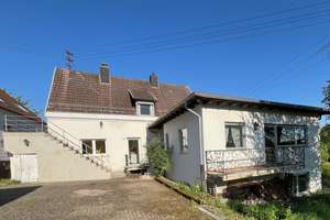 Mehr Zuhause. Mehr Ausblick. Mehr Möglichkeit. Großer Garten, herrlicher Fernblick und Waldnähe. – Heilbachstrasse 6, 66507 Reifenberg – Vorschaubild 1