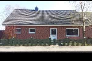 Gepflegte Haushälfte mit Garten, Garage & Terrasse ab sofort – Hafenstraße 72, 25718 Friedrichskoog – Vorschaubild 1