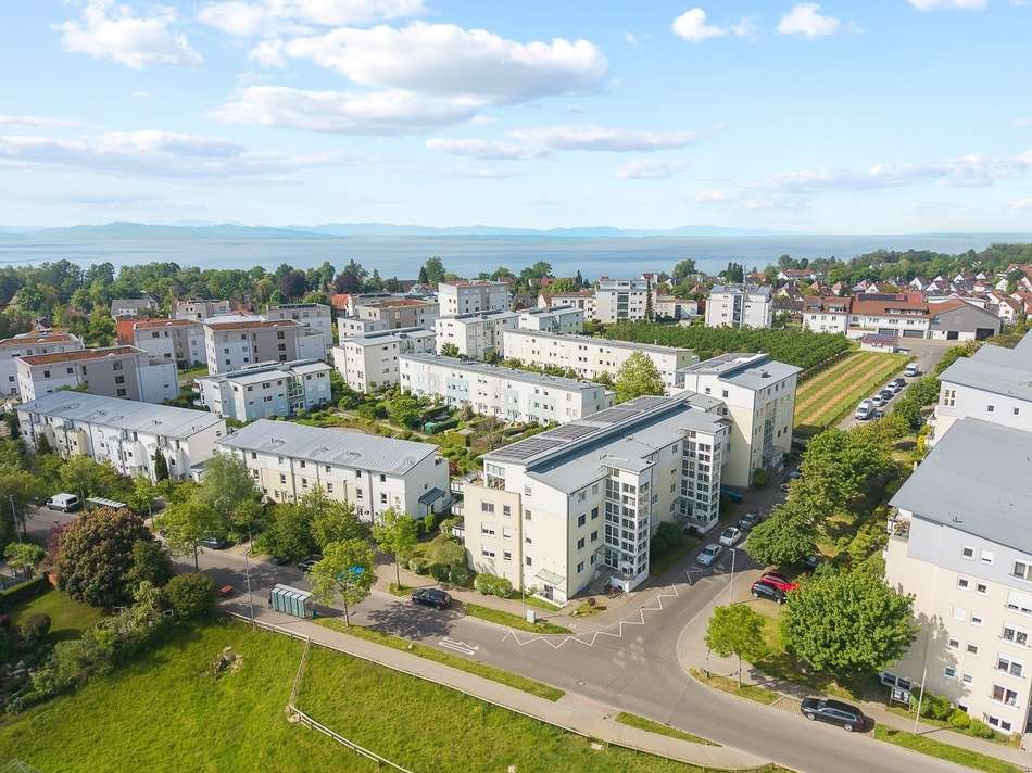 Hausansicht mit Umgebungsbebau