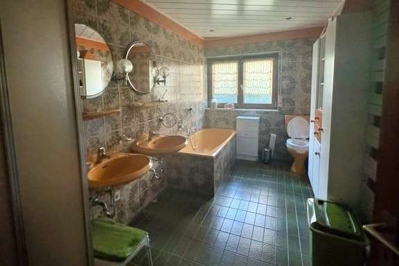 Immobilie in Altdorf bei Nürnberg - Großes freistehendes 1- bis 2-Familienhaus in Altdorf mit Garten und Garage - Bild 0