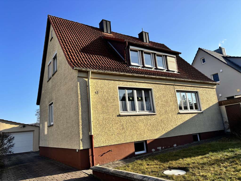 Immobilie in Königsberg in Bayern - Charmantes Einfam.-Wohnhaus mit zwei Garagen, Pergola und Garten in beliebter Lage, Wohnfl. 135m²,  - Bild 3