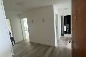 Sanierte Wohnung mit Einbauküche und zwei Balkonen : ansprechende 3-Zimmer-Wohnung in München. 
 – Albert-Schweitzer-Straße 50, 81735 Neuperlach, München – Vorschaubild 4