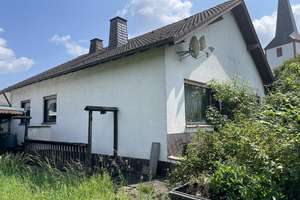**Wohnhaus mit Garten und Garage in Schönecken** – Die vollständige Adresse der Immobilie erhältst du vom Anbieter., 54614 Schönecken – Vorschaubild 4