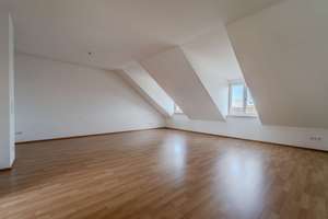 Rarität! Mit Aufzug! Großzügige Maisonette-Wohnung mit Dachterrasse in der Rostocker Altstadt – Die vollständige Adresse der Immobilie erhältst du vom Anbieter., 18055 Stadtmitte, Rostock – Vorschaubild 3
