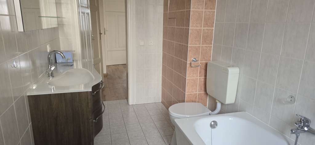 Großzügige Etagenwohnung mit 2 Balkonen und 2 Bädern in Görlitz