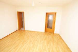 gemütliche 1-Zi.-Wohnung mit Wintergarten im Herzen von Erfurt! – Stauffenbergallee 44, 99085 Krämpfervorstadt, Erfurt – Vorschaubild 3