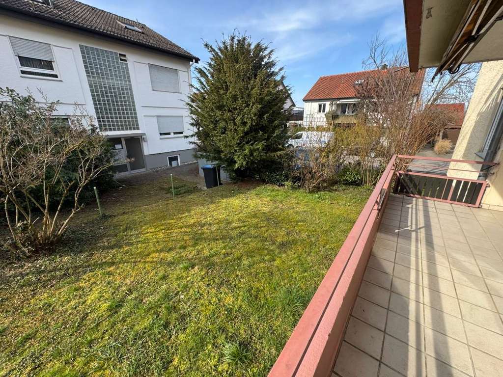 Immobilie in Fellbach - Dreifamilienhaus mit ca. 270 qm Wfl., DG frei ab Juni, Garten & Stellplätzen in Fellbach-Oeffingen - Bild 3