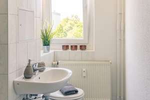 Schön gelegene 3-Raum-Balkonwohnung mit Tageslichtbad – Carl-Bobach-Str. 24, 9120 Helbersdorf, Chemnitz – Vorschaubild 4