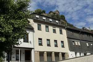 Vermietetes Mehrfamilienhaus mit drei Wohnungen und Gewerbeeinheit in Kaub – Rhein-Lahn-Kreis – Vorschaubild 1