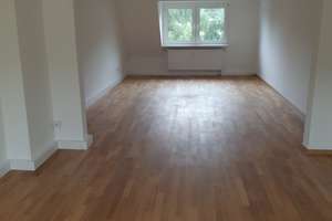 Attraktiv sanierte 2,5 -Zimmer  Dachgeschoßwohnung mit Gartenmitbenutzung