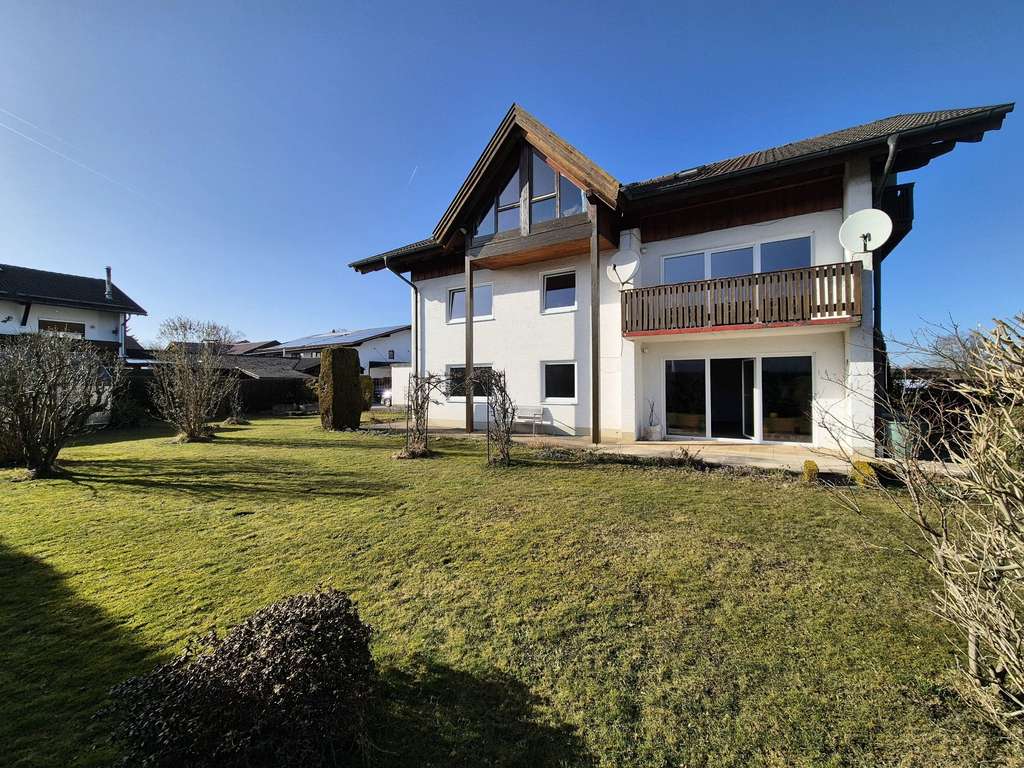 Immobilie in Obing - Ein Haus, drei Wohnungen, viele Ideen - MFH mit großem Grundstück, Obing - Bild 0