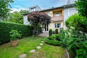 TOP-Infrastruktur und dennoch ruhig gelegen: Reihenmittelhaus mit Ausbaupotential!