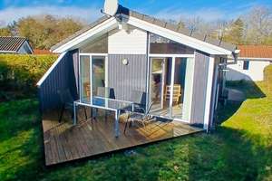 Lichtdurchflutetes Ferienhaus in Travemünde von privat zu verkaufen – 100 m zum Ostseestrand  – Freibeuterweg 15, 23570 Travemünde, Lübeck – Vorschaubild 1