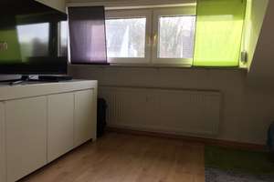 S-Ost: Sonnige, ruhig - am Waldrand gelegene - 2-Zimmer-Dachgeschosswohnung mit EBK in Stuttgart