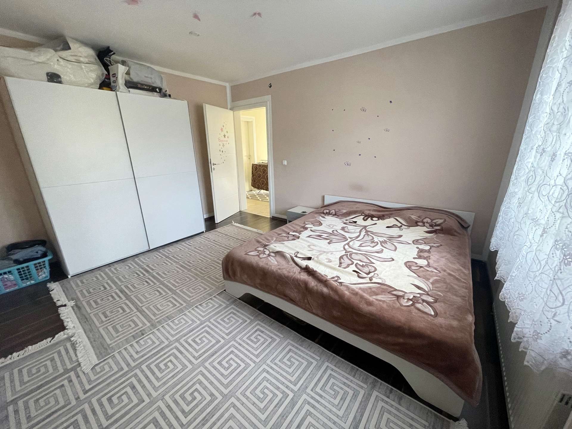 Immobilie in Lollar - ANGEBOT! Sehr schönes Einfamilienhaus mit Panaromablick, Parterre-Wohnung und Lagerfläche in Lollar - Bild 1