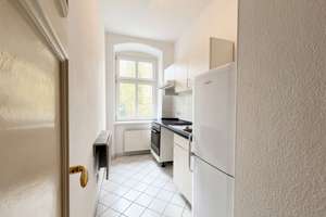 Bezugsfreie 1-Zimmer-Altbauwohnung in Wilmersdorf | Einbauküche | Keller | 36 m² | sehr gute Lage! – Die vollständige Adresse der Immobilie erhältst du vom Anbieter., 10713 Wilmersdorf, Berlin – Vorschaubild 3