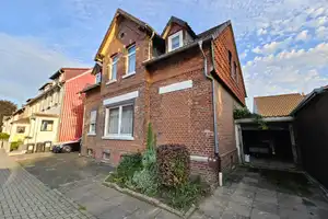 Gutbürgerliches Haus mit hohen Wohnräumen  massiv gemauert  voll unterkellert  idyllischer Garten – Sülbecksweg 15, 37574 Northeim (Kreis) – Vorschaubild 1