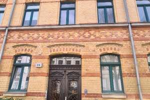 ATTRAKTIVE  2-R-W mit Balkon und EBK in denkmalgeschütztem  MFH