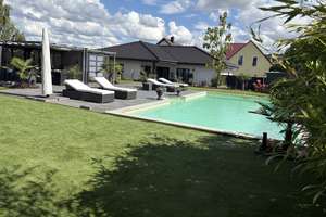 Provisionsfrei Walmdach Bungalow mit Pool und sep. Baugrundstück – Die vollständige Adresse der Immobilie erhältst du vom Anbieter., 53577 Neustadt (Wied) – Vorschaubild 1