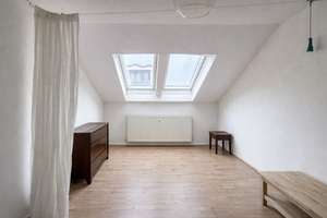 Charmante Altbau-Dachgeschosswohnung mit Wintergarten in Neukölln – Die vollständige Adresse der Immobilie erhältst du vom Anbieter., 12051 Neukölln (Ortsteil), Berlin – Vorschaubild 1