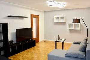 Exklusive Vollmöblierte 2-Zimmer-Wohnung mit Balkon und EBK in München – Halskestraße 12, 81379 Obersendling, München – Vorschaubild 3