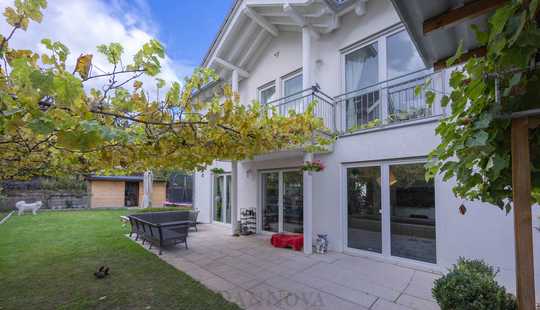 Bild von Moderne Eleganz trifft Natur: Stilvolles Einfamilienhaus mit 7 Zimmern und Obstgarten in Dietzenbach