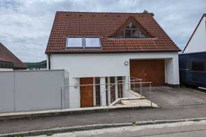 Individuelles 4,5-Zimmer-Zweifamilienhaus mit EBK in Blaustein – Schönherrstr. 9, 89134 Alb-Donau-Kreis – Vorschaubild 2