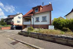 Marko Winter Immobilien - Aglasterhausen: Einfamilienhaus mit Balkon, Terrasse und Grundstück – Die vollständige Adresse der Immobilie erhältst du vom Anbieter., 74858 Aglasterhausen – Vorschaubild 1