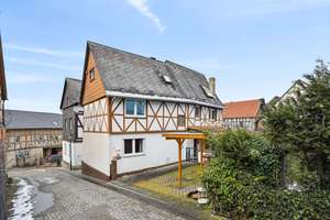 Charmantes Einfamilienhaus in Löhnberg-Selters! – Die vollständige Adresse der Immobilie erhältst du vom Anbieter., 35792 Löhnberg – Vorschaubild 1