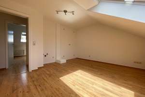 Frisch renovierte Dachgeschosswohnung
in Bochum-Weitmar | ca. 57m² mit Gemeinschaftsgarten – Die vollständige Adresse der Immobilie erhältst du vom Anbieter., 44795 Weitmar-Mark, Bochum – Vorschaubild 3