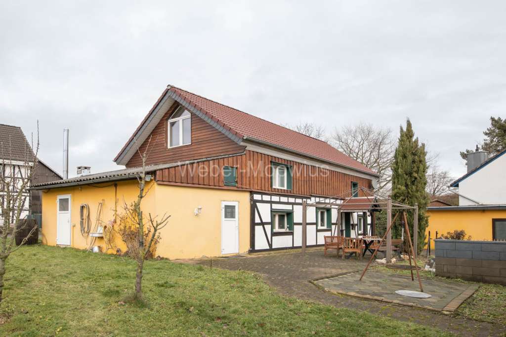 Immobilie in Lohmar - *Fachwerktraum* außergewöhnliches Einfamilienhaus mit Terrasse, Sauna, Garage + Doppelcarport - Bild 3