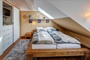 Möbliert: Sehr schöne Dachgeschosswohnung in ruhiger Lage – Die vollständige Adresse der Immobilie erhältst du vom Anbieter., 81739 Waldperlach, München – Vorschaubild 3