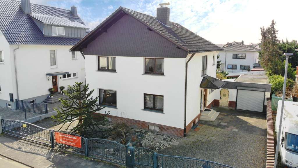 Immobilie in Hainburg - Viel Raum zum Leben: Einfamilienhaus mit Wintergarten, Dachterrasse und großem Grundstück - Bild 2