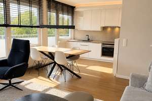 Exklusive, hochwertig möblierte 3-Zimmer-Wohnung mit Sonnenbalkon, Stellplatz und Designermöbeln – Kyffhäuserstraße 19, 40545 Oberkassel, Düsseldorf – Vorschaubild 2