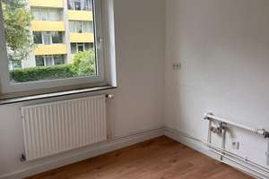 Sanierte 2-Zimmer-Wohnung mit funktionaler Raumaufteilung und Balkon – Altmühlstraße 4, 38120 Weststadt, Braunschweig – Vorschaubild 1