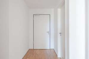 Moderne, bezugsfreie 2-Zimmer-Wohnung mit Loggia in ruhiger Lage – Die vollständige Adresse der Immobilie erhältst du vom Anbieter., 81825 Josephsburg, München – Vorschaubild 2