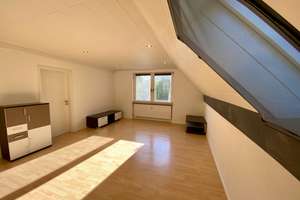 Helle Galerie-Dachgeschosswohnung mit Studio in Darmstadt-Eberstadt – Provisionsfrei von Privat! – Heidelberger Landstrasse 230, 64297 Eberstadt, Darmstadt – Vorschaubild 4