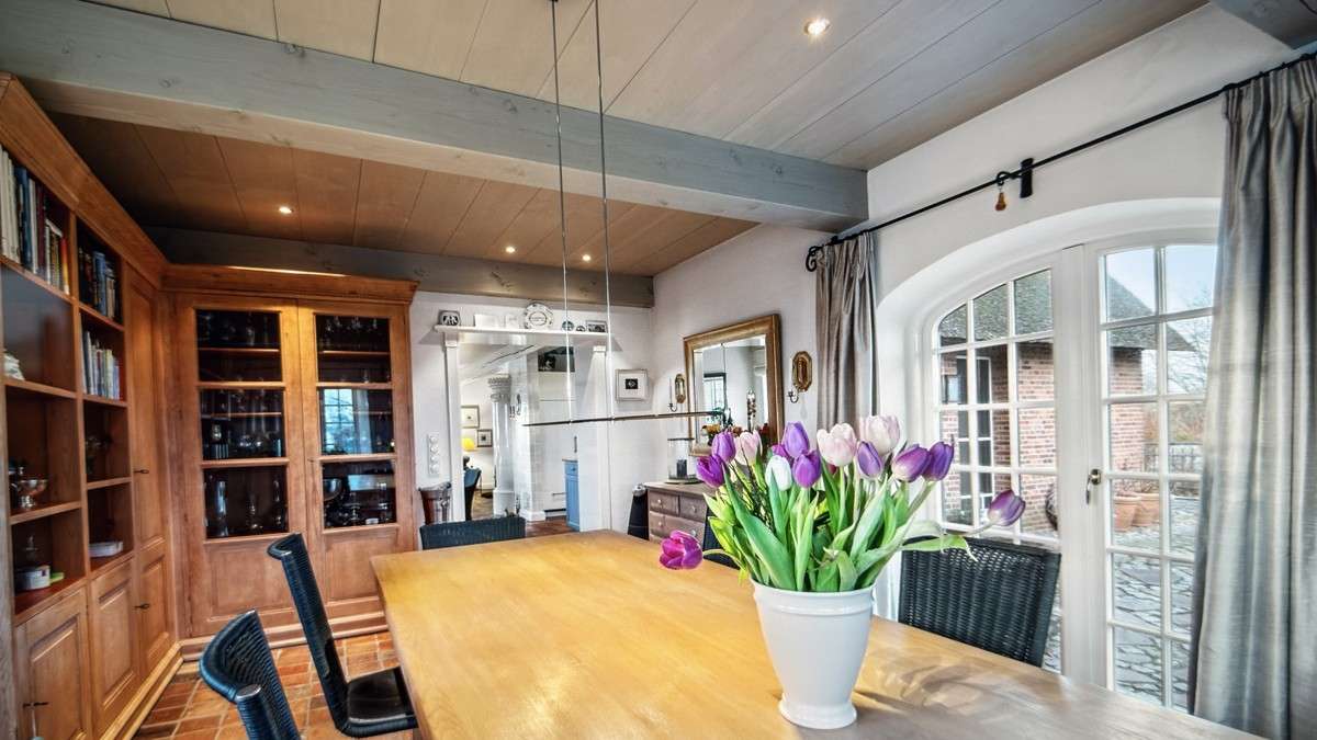 Immobilie in Risum-Lindholm - Stilvolles Reetdachhaus mit einzigartigem Charme und traumhaftem Weitblick - Bild 0