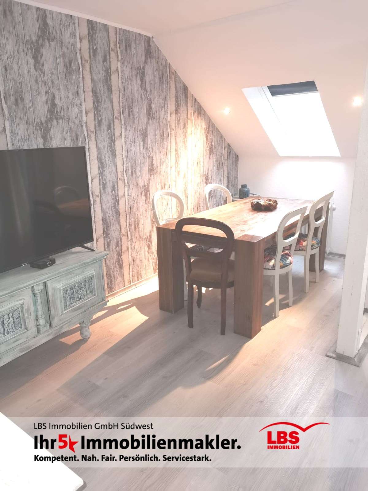 Immobilie in Bischweier - Klimatisierte Dachgeschosswohnung mit Balkon und viel Tageslicht

 - Bild 0