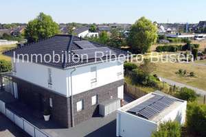 Perfekte Balance -
Moderne Stadtvilla
für gehobene Ansprüche – Die vollständige Adresse der Immobilie erhältst du vom Anbieter., 41066 Bettrath-Hoven, Mönchengladbach – Vorschaubild 2