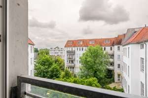 Attraktives Apartment: Bezugsfreie Wohnung, modernes Tageslicht-Badezimmer, lichtdurchflutet & hell – Rennbahnstrasse 25, 13086 Weißensee, Berlin – Vorschaubild 2