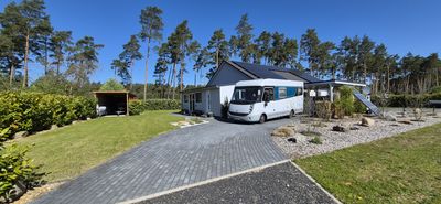 Moderner, neuwertiger Bungalow mit PV-Anlage, Wärmepumpe, Wallbox, Klima, Vollbad, EBK, 3 Carports